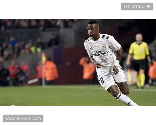 维尼修斯在皇马vs巴西队表现为何差距大？揭秘双重挑战