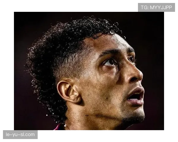 拉菲尼亚状态回暖，为巴西国家队荣誉全力拼搏