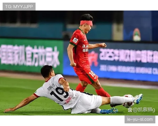 中超精彩回顾：赛季关键瞬间展现球队稳健表现
