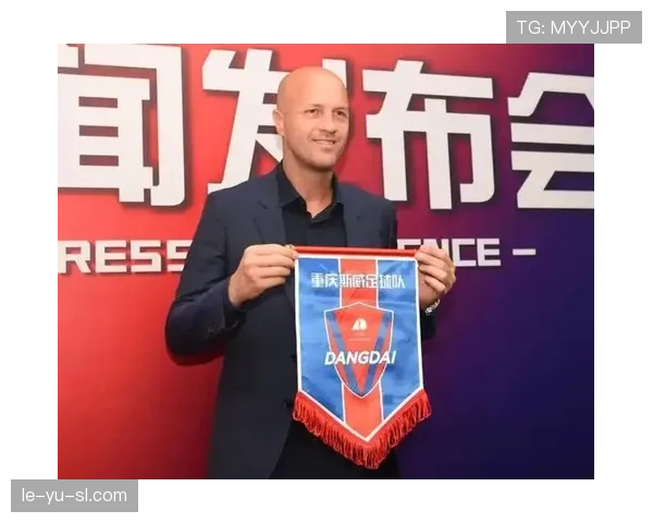 克鲁伊夫与马拉多纳技术风格对比：两位传奇的足球智慧与影响力